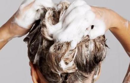 古代没有肥皂洗发水 古人一般都用什么东西洗澡洗头的 古代没有<a href=https://www.lishiji.cn/lishi/10259/ target=_blank class=infotextkey>肥皂</a>洗发水 古人一般都用什么东西<a href=https://www.lishiji.cn/lishi/8101/ target=_blank class=infotextkey>洗澡</a><a href=https://www.lishiji.cn/lishi/741/ target=_blank class=infotextkey>洗头</a>的