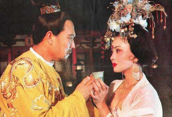 杨玉环睡觉有个怪习惯，正常人一般受不了