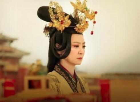 她倒贴嫁给一个穷小子，生了4个孩子都是帝王