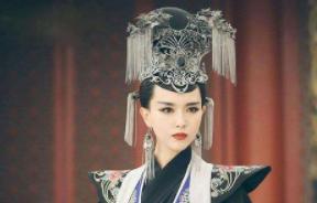 <a href=https://www.lishiji.cn/lishi/1922/ target=_blank class=infotextkey>东晋</a>丑后<a href=https://www.lishiji.cn/lishi/2729/ target=_blank class=infotextkey><a href=https://www.lishiji.cn/lishi/4991/ target=_blank class=infotextkey>李<a href=https://www.lishiji.cn/lishi/9209/ target=_blank class=infotextkey>陵</a></a>容</a>，又丑又是奴仆是怎么登上后位的？