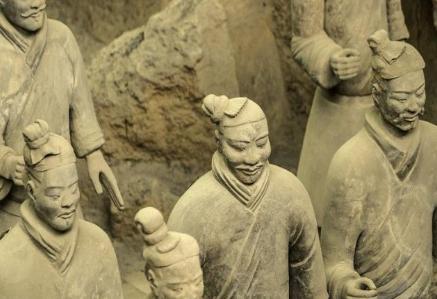 古代穿内衣已经有很久的传统 <a href=https://www.lishiji.cn/lishi/11462/ target=_blank class=infotextkey>肚兜</a>在<a href=https://www.lishiji.cn/lishi/53/ target=_blank class=infotextkey>清朝</a>并不是女人的专利