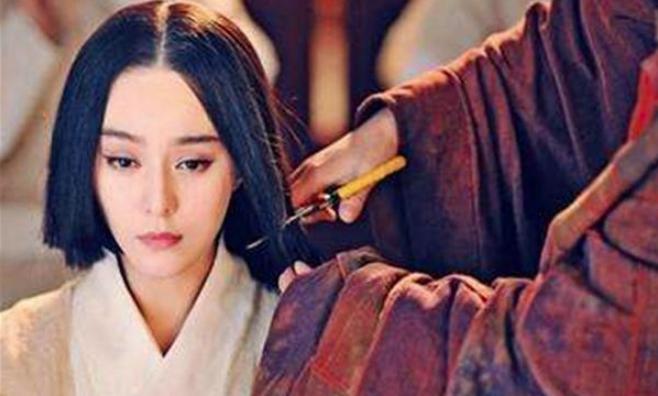 武则天被赶到感业寺，剃发前说了什么？