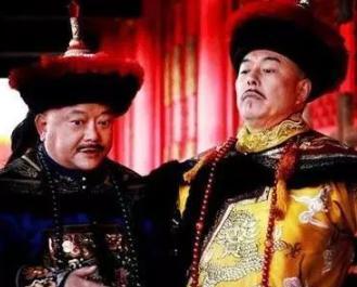 乾隆夜入军机处见一临时工在值班交谈后,立刻将其提拔为军机大臣 乾隆夜入军机处见一临时工在值班交谈后,立刻将其提拔为军机大臣
