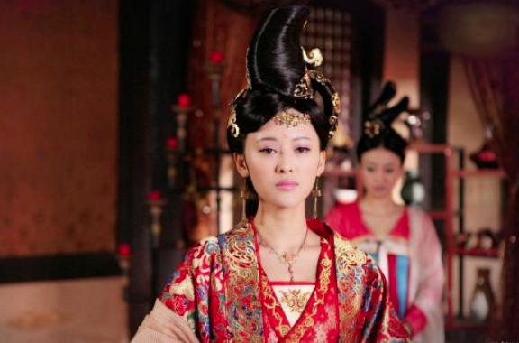她出身名门嫁给王爷,最后为什么又被迫嫁给皇帝? 她出身名门嫁给<a href=https://www.lishiji.cn/lishi/3947/ target=_blank class=infotextkey>王爷</a>,最后为什么又被迫嫁给<a href=https://www.lishiji.cn/lishi/433/ target=_blank class=infotextkey>皇帝</a>?