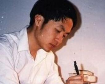 朦胧诗派顾城“黑夜给了我黑色的眼睛，我却用它来寻找光明”