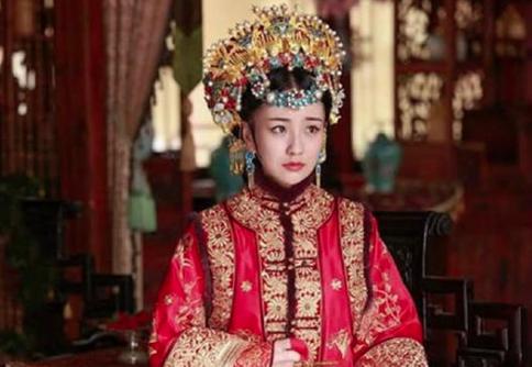 她未生育子女却成了皇后，死后康熙亲自送葬