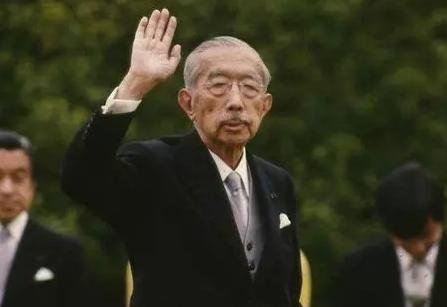 日本投降后，天皇为什么不自杀？只回答了四个字