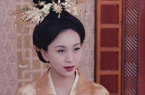 她容貌倾城被封为皇后，最后为何被迫嫁给儿子？