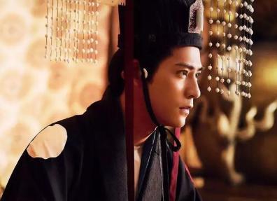 算命说自己会坐上龙椅，他立马带100个兄弟杀进皇宫