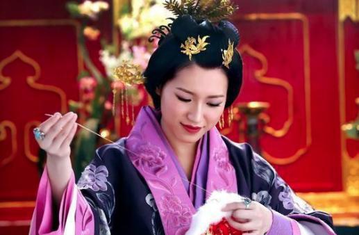 她曾母仪天下,后来突然被打入冷宫12年 她曾母仪天下,后来突然被打入冷宫12年