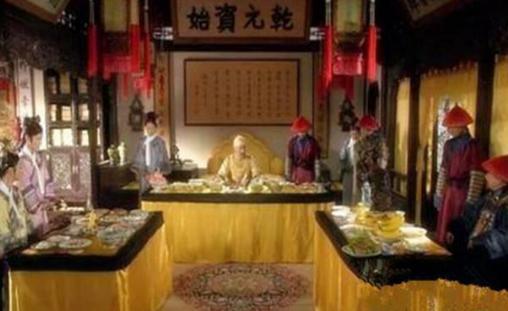 乾隆吃的鸡蛋为什么要十两一个？看大臣怎么回答？