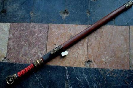 古代的兵器动辄上百斤，古代武将为什么能用这么重的武器？