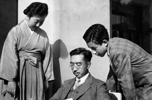 日本投降后，天皇为什么不自杀？只回答了四个字