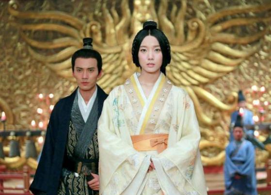 李延年为了把妹妹送给汉武帝，写了一首诗自卖自夸