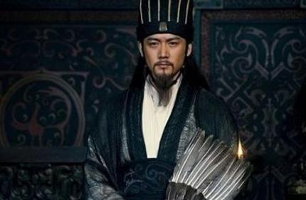 诸葛亮为什么一直都拿着扇子？冬天也不离手？