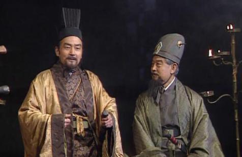 托孤大臣张昭对孙权有什么帮助?为什么孙权称帝要火烧张昭家门? 托孤大臣张昭对孙权有什么帮助?为什么孙权称帝要火烧张昭家门?
