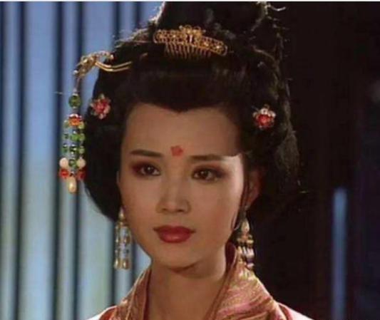 上官婉儿是武则天心腹，那她是怎么成唐中宗宠妃的？