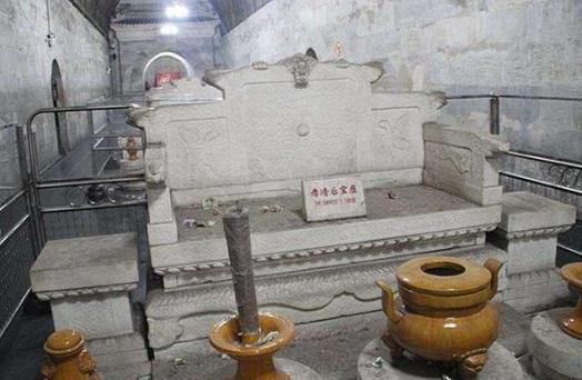 那些已经开棺的帝王遗体都去了哪里? 那些已经开棺的帝王遗体都去了哪里?