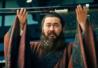 曹操的家族背景有多强大？曹操靠什么起家的？