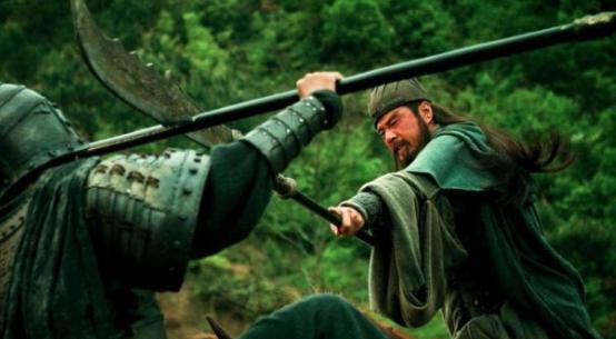 曹操欣赏关羽，他心中只有三人能与关羽较量