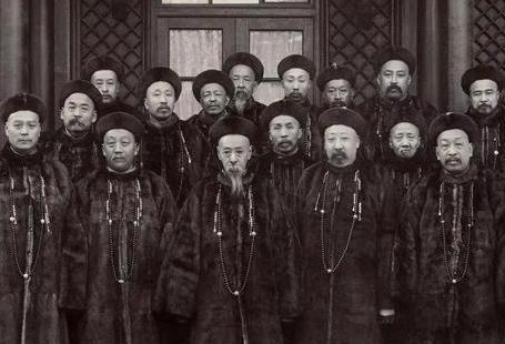 他是乾隆的曾孙 同时也是导致清朝灭亡的重要人物之一 他是乾隆的曾孙 同时也是导致清朝灭亡的重要人物之一