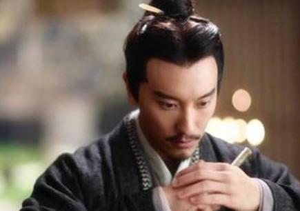 曹操逼死荀彧为什么还敢留荀攸 难道说他不怕趁机报复吗