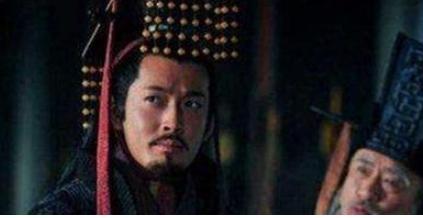 皇帝宴请群臣，大臣回家后却说：国家快亡了