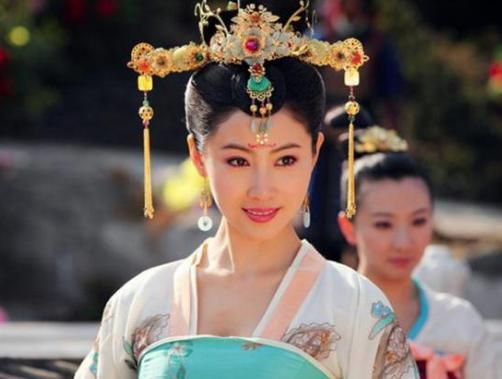 武则天那么器重上官婉儿，为什么还对她施黥刑？