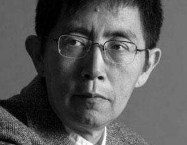 朦胧诗派顾城“黑夜给了我黑色的眼睛，我却用它来寻找光明”