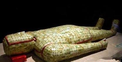 “金缕玉衣”有什么作用?金缕玉衣的未解之谜! “金缕玉衣”有什么作用?金缕玉衣的<a href=https://www.lishiji.cn/lishi/729/ target=_blank class=infotextkey>未解之谜</a>!