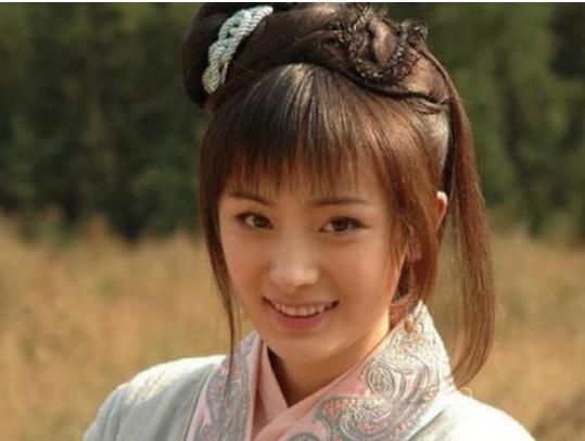 她伺候父子三人，换来了半个世纪的稳定