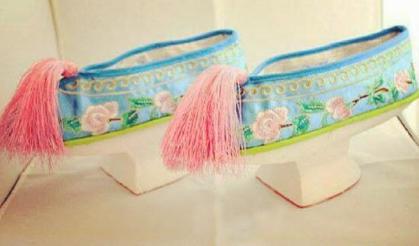 古代女子穿高跟鞋也就算了 为何男子也有高跟鞋出现呢