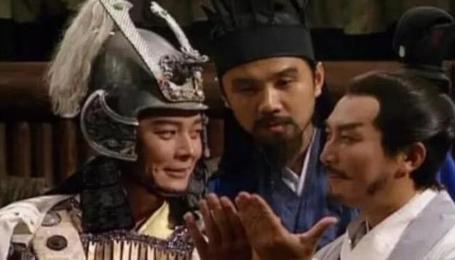 赤壁之战的功臣是谁 是周瑜还是孔明 赤壁之战的功臣是谁 是周瑜还是孔明