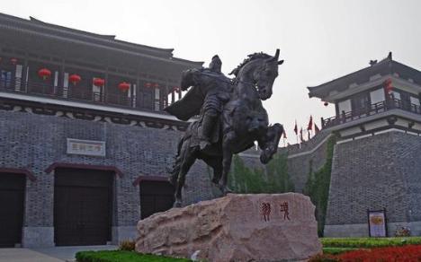 项羽的武器是什么？300多斤的武器要怎么使用？