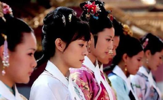 她被册封为<a href=https://www.lishiji.cn/lishi/13/ target=_blank class=infotextkey>皇后</a>，最后被<a href=https://www.lishiji.cn/lishi/10099/ target=_blank class=infotextkey>丈夫</a>下诏书处死