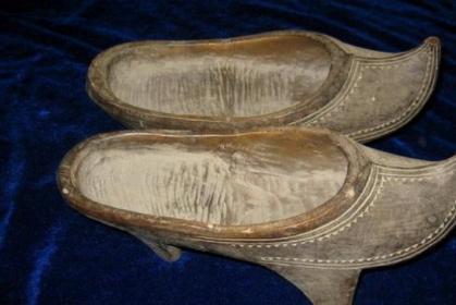 古代女子穿高跟鞋也就算了 为何男子也有高跟鞋出现呢