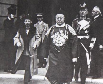 <a href=https://www.lishiji.cn/lishi/24/ target=_blank class=infotextkey>晚清</a>时期的钱比<a href=https://www.lishiji.cn/lishi/9959/ target=_blank class=infotextkey>盛世</a>还要多 为什么突然间就垮台了呢