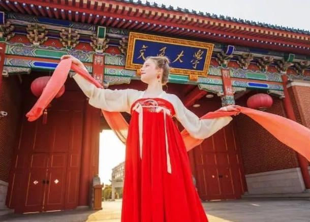 汉服之美,不在裾之曲直?而在忠义气节!