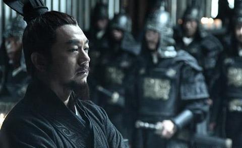 曹操逼死荀彧为什么还敢留荀攸 难道说他不怕趁机报复吗