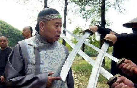 一伙土匪冒充县令上任结果被识破 百姓却纷纷请愿留下来