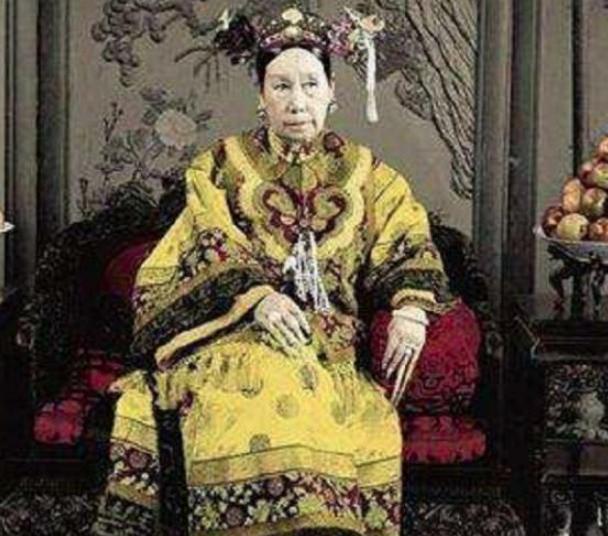慈禧太后从紫禁城逃出来,为什么不带护卫? 慈禧太后从紫禁城逃出来,为什么不带护卫?