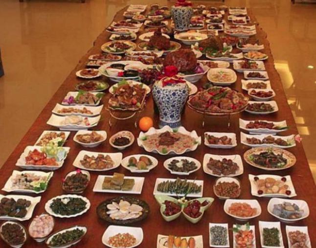 古代皇帝吃不完的剩饭，都是怎么处理的？