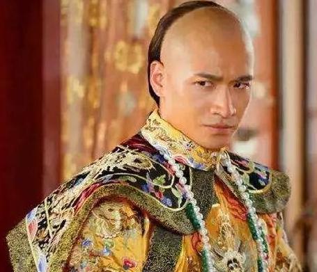 他是清朝时期的一个小小的知县 因为得罪皇帝身边的太监而连升三级 他是清朝时期的一个小小的知县 因为得罪皇帝身边的太监而连升三级