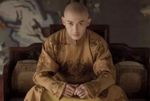 清朝皇帝如厕太夸张!乾隆的两大要求竟然是被狗解决的?