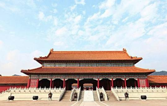 朱元璋早朝听到鸡鸣，写了一首诗被人嘲笑
