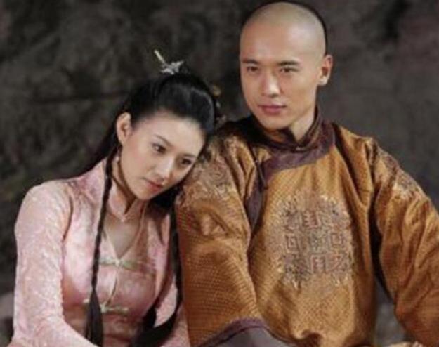 她是康熙帝晚年<a href=https://www.lishiji.cn/lishi/602/ target=_blank class=infotextkey>妃嫔</a>之一，小儿子还被<a href=https://www.lishiji.cn/lishi/263/ target=_blank class=infotextkey>雍正</a>封为了<a href=https://www.lishiji.cn/lishi/10404/ target=_blank class=infotextkey>亲王</a>