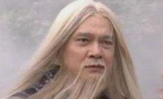 《天龙八部》中的一个跑龙套，刚出场就死了，但武功可敌慕容复