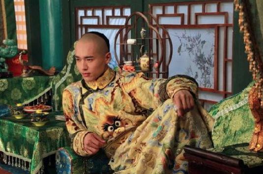 董鄂妃一入宫，为什么<a href=https://www.lishiji.cn/lishi/10153/ target=_blank class=infotextkey>顺治皇帝</a>就变成了情种？