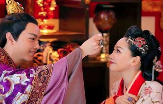 她曾母仪天下,后来突然被打入冷宫12年 她曾母仪天下,后来突然被打入冷宫12年