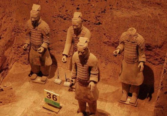 秦始皇兵马俑里面是不是真人? 秦始皇兵马俑里面是不是真人?